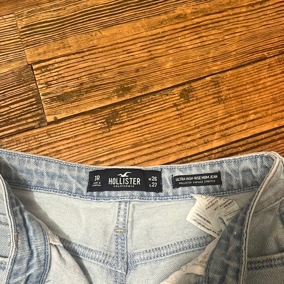 Hollister Ultra High Rise Mom Jean - Vintage Stretch Ripped Size 26 - Picture 2 of 4